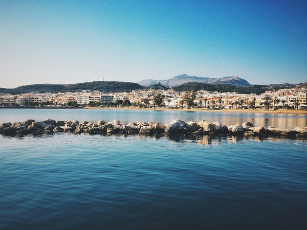 Où découvrir les traditions de la cuisine grecque en Crète ?