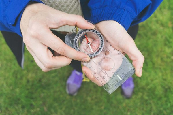 Comment préparer un itinéraire de camping pour explorer les parcs nationaux en Afrique de l'Est?